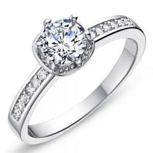 Round shaped diamond ring with side stones